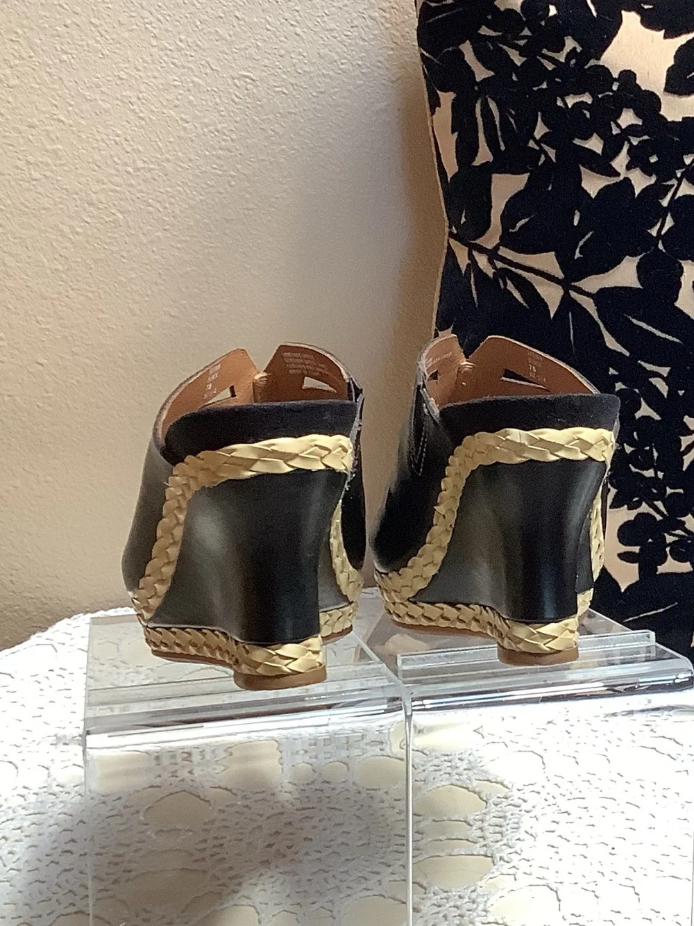EARTHIES Setina Platform Wedge Sandals Black Leather Excellent! Size 7 B